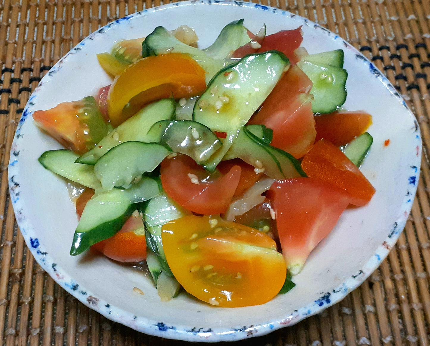 【Still good!】無邪気な虫の攻撃!/ミニトマト・バグ・バイトTシャツ -Bugged Tomato Tee/cotton 100%/size:S-XXL