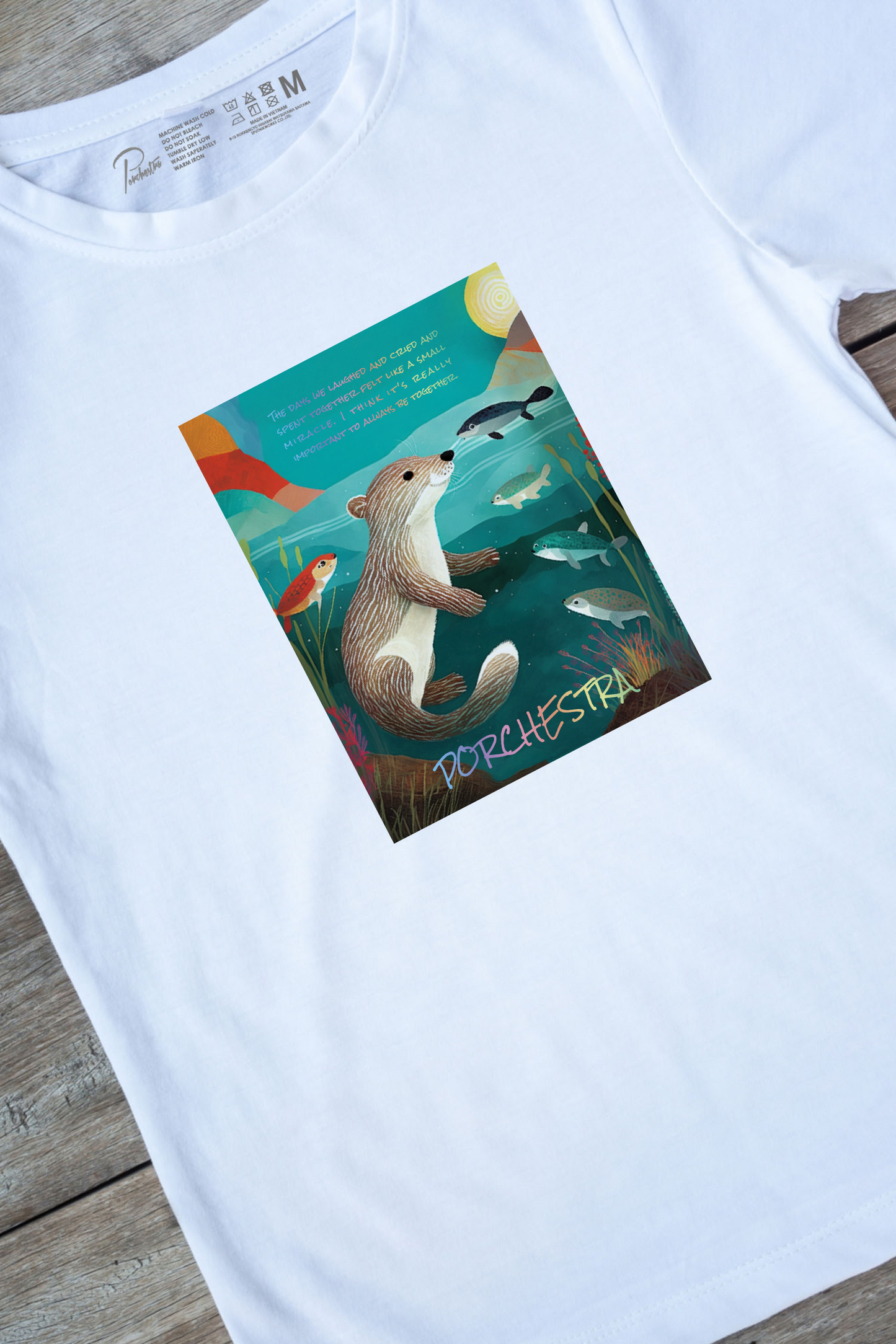 【PORCHESTRA】カラフルな魚と遊ぶカワウソが可愛い!/カワウソ&フィッシュTシャツ -Otter & Fish Tee/cotton 100%/size:XS-XXL