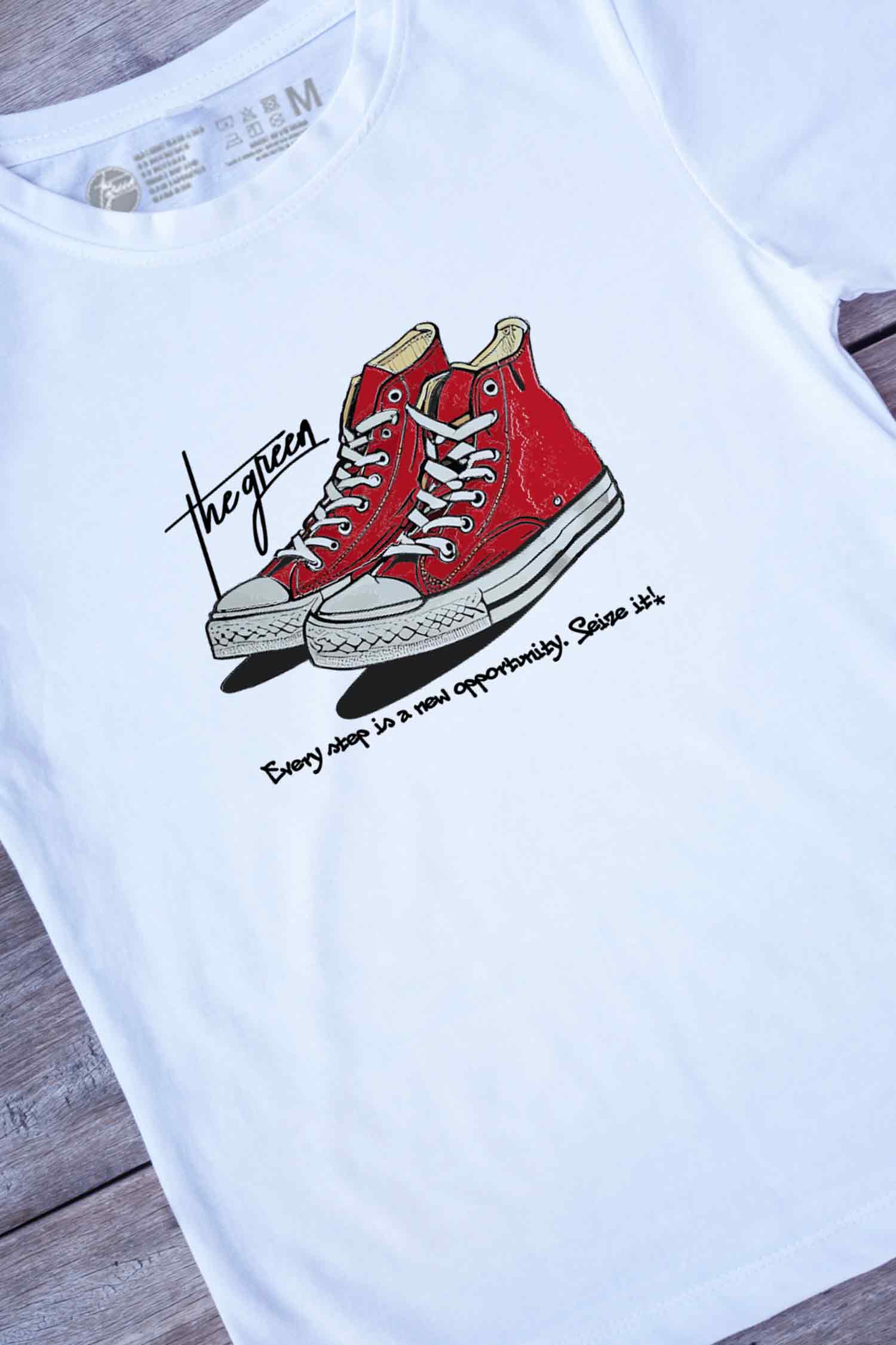 【THE GREEN】スタイリッシュな一枚！/ レッド・ハイカット・スニーカーTシャツ - Red High Cut Sneaker Tee  /cotton 100%/size:XS-XXL