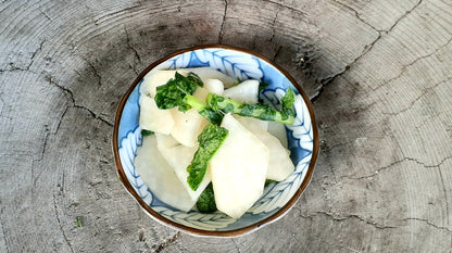 【Still good!】不揃いながらも輝く大根の生命力Tシャツ - Mighty Radish Tee/cotton 100%/size:S-XXL